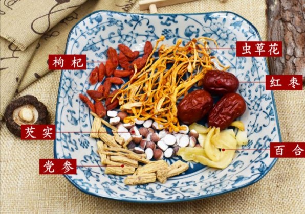 如何煲鸡汤才好喝又营养（夏天煲鸡汤的最佳配方）