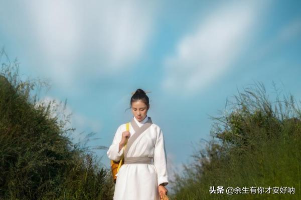 衣服颜色搭配图片（衣服颜色搭配图片大全大图女）