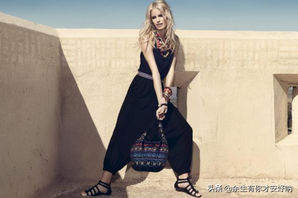 衣服颜色搭配图片（衣服颜色搭配图片大全大图女）