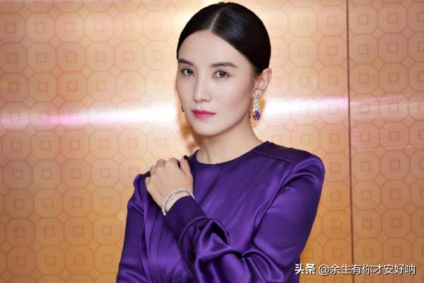 衣服颜色搭配图片（衣服颜色搭配图片大全大图女）