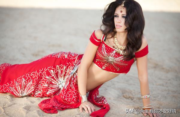 衣服颜色搭配图片（衣服颜色搭配图片大全大图女）