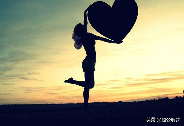 给女朋友睡觉的睡前故事（给女朋友睡前暖心故事）